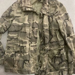 Camo jacket w/ drawstring